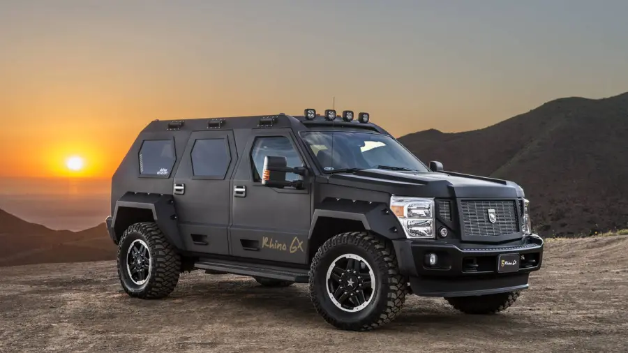 Domina la strada nel lusso totale con il SUV max-duty RHINO GX