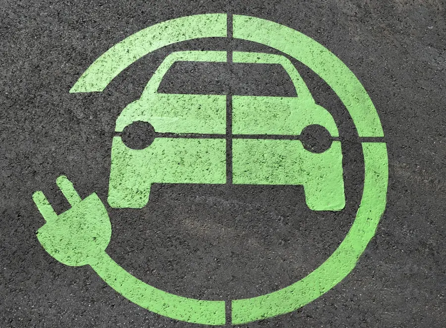 Perché le auto elettriche in Italia non decollano?
