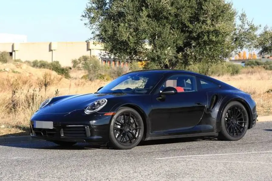 Porsche 911 serie 992 pronta alla presentazione