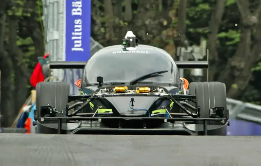 L'auto a guida autonoma di Roborace non è più veloce di un umano