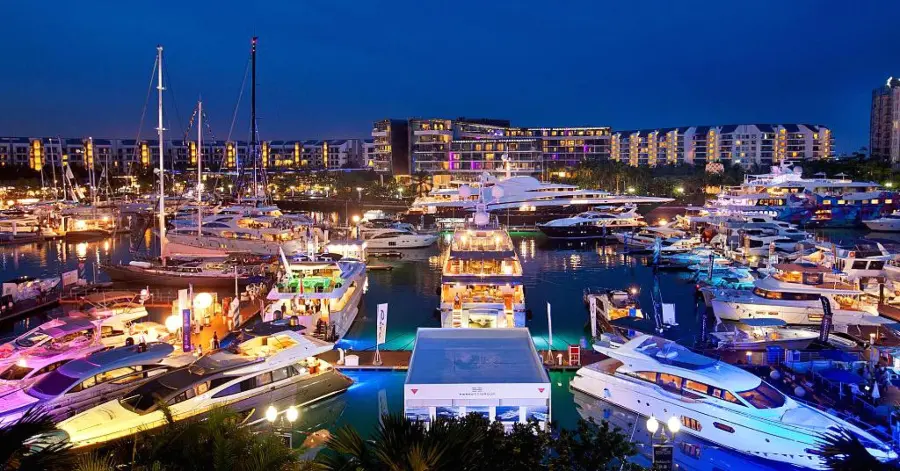 Yacht e superyacht arrivano a Singapore