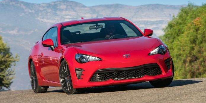 Ecco perché non vedi molte auto boxer con motore anteriore Ecco perché non vedi molte auto boxer con motore anteriore