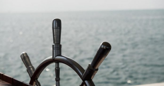 Boat-steering-760x400